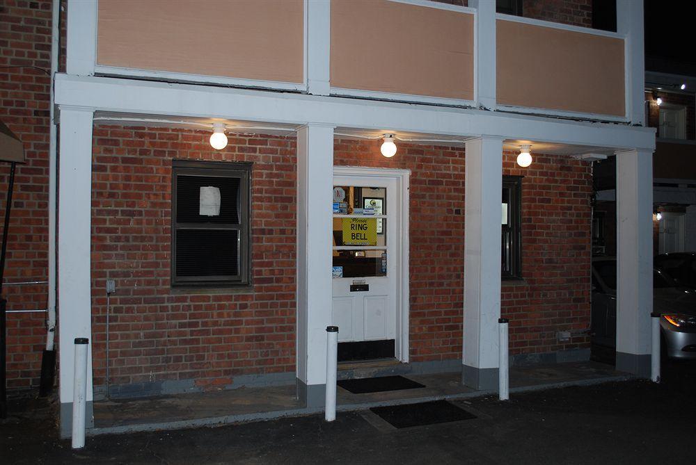 Central Motel Courtyard Уайт Плейнс Екстериор снимка
