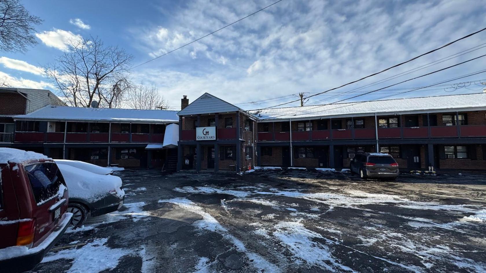 Central Motel Courtyard Уайт Плейнс Екстериор снимка