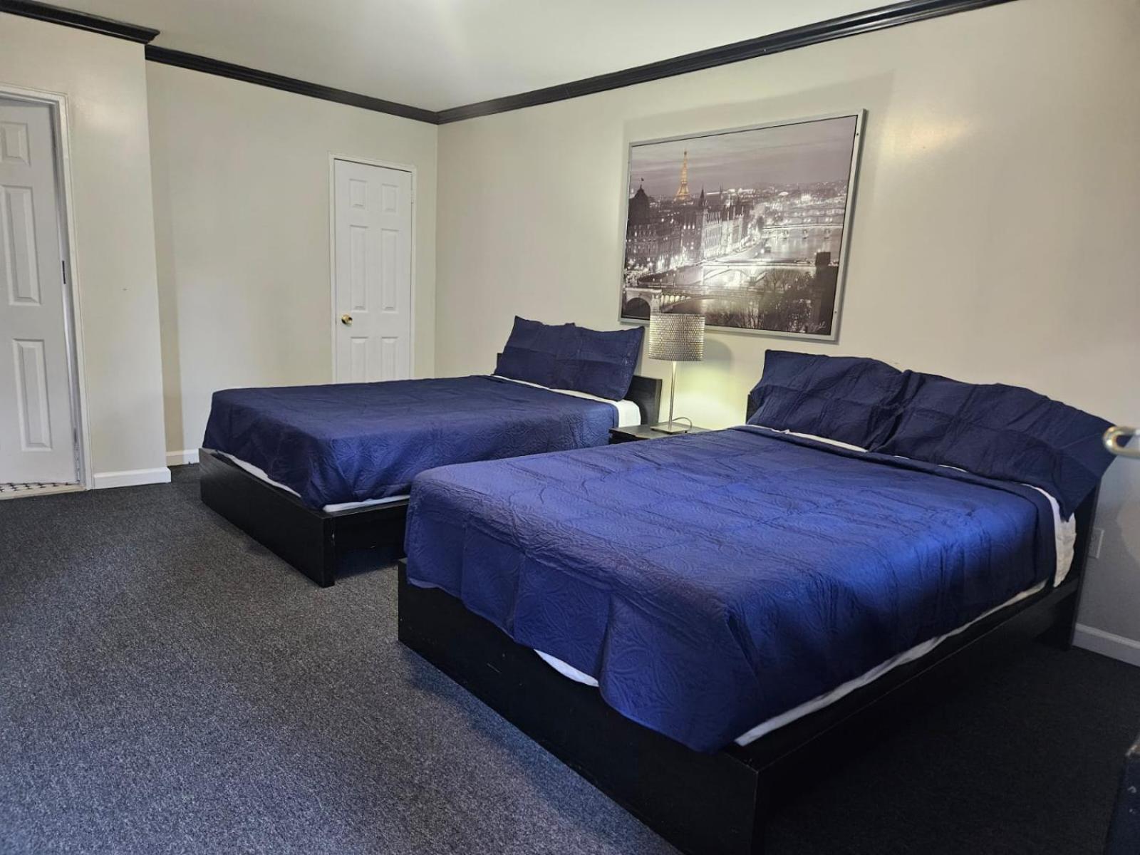 Central Motel Courtyard Уайт Плейнс Екстериор снимка