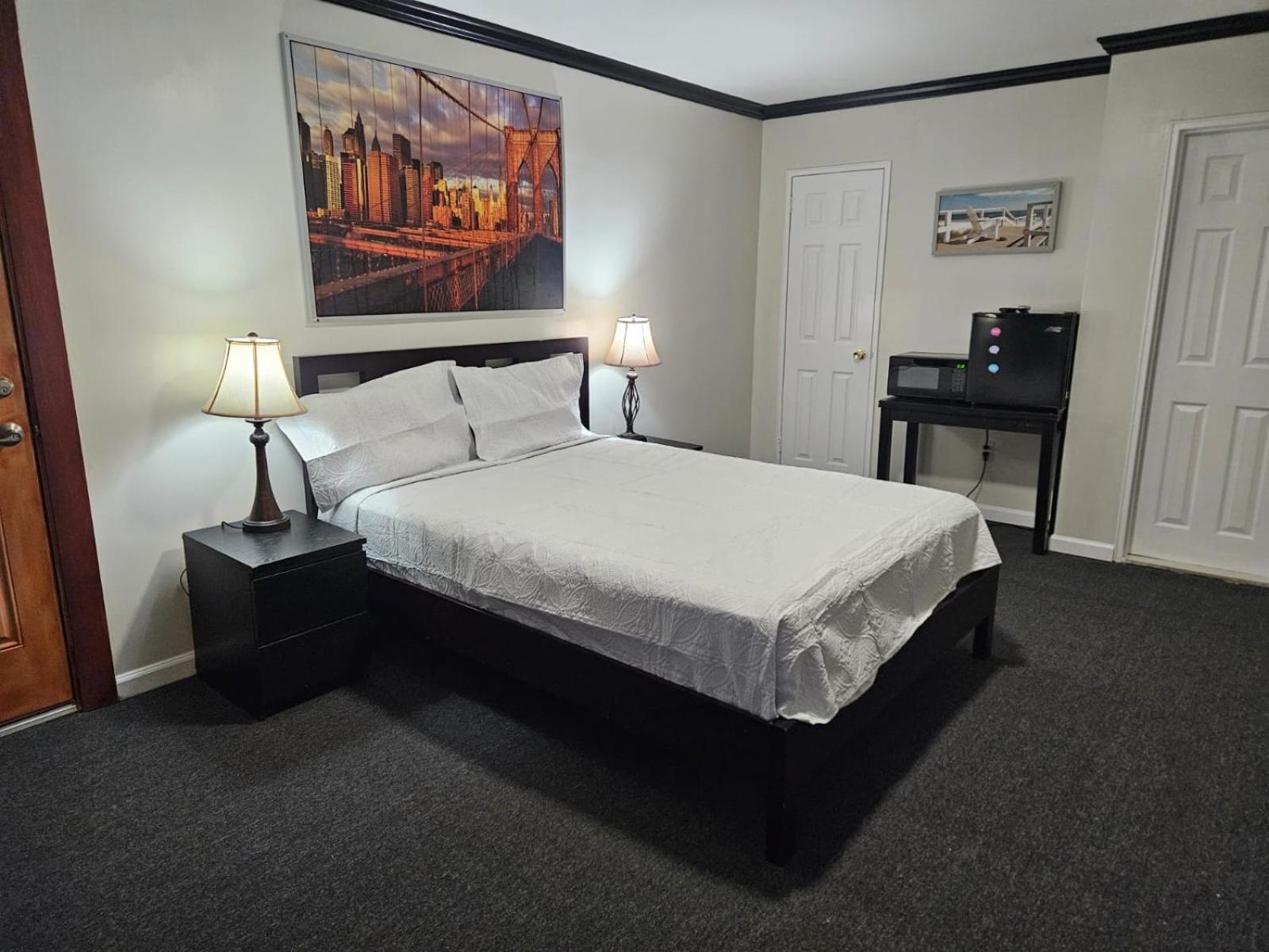 Central Motel Courtyard Уайт Плейнс Екстериор снимка