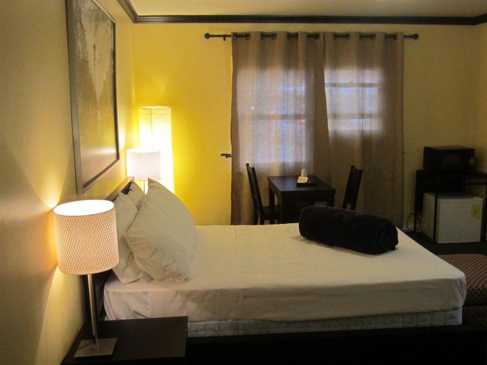 Central Motel Courtyard Уайт Плейнс Екстериор снимка