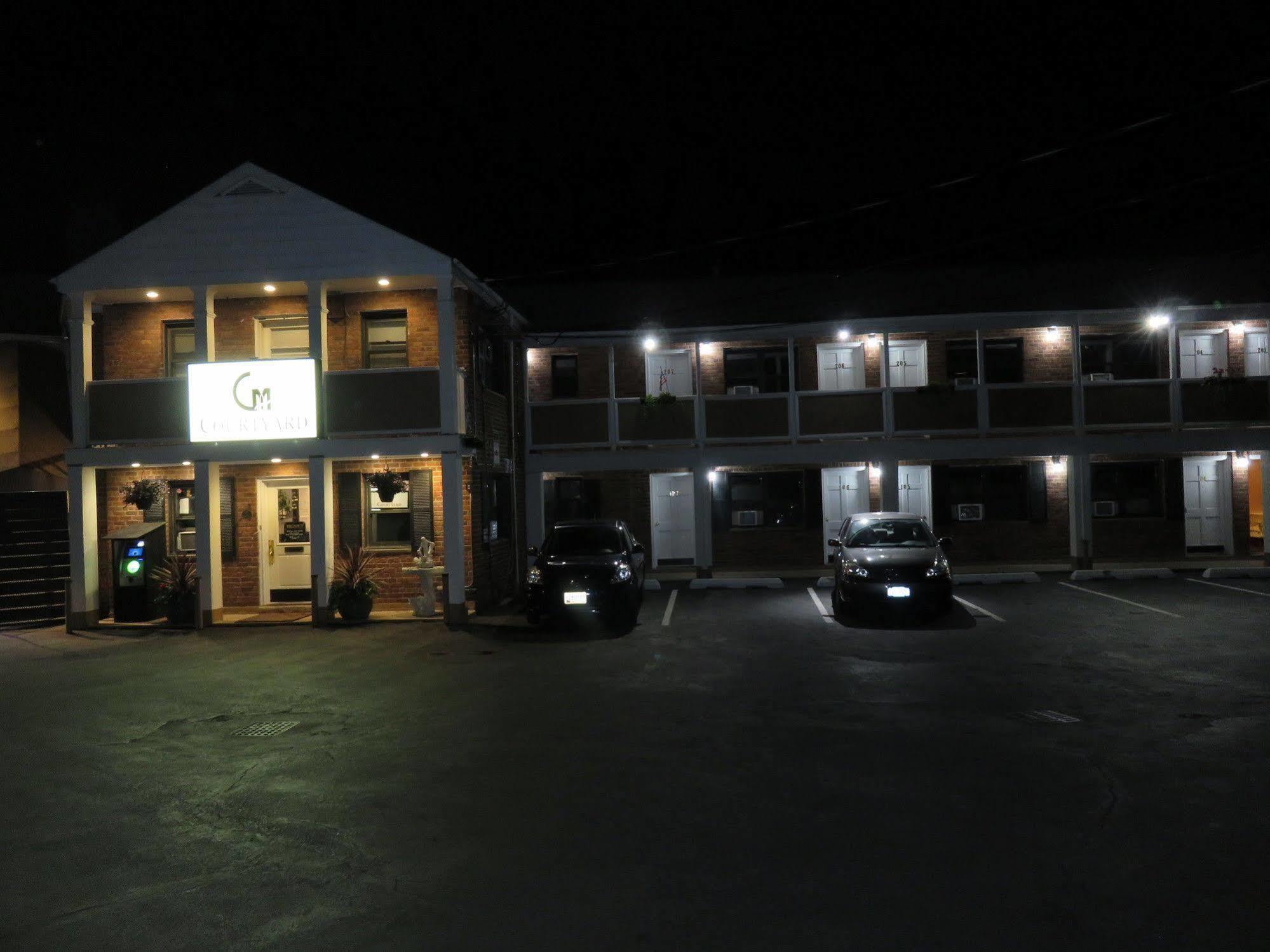 Central Motel Courtyard Уайт Плейнс Екстериор снимка