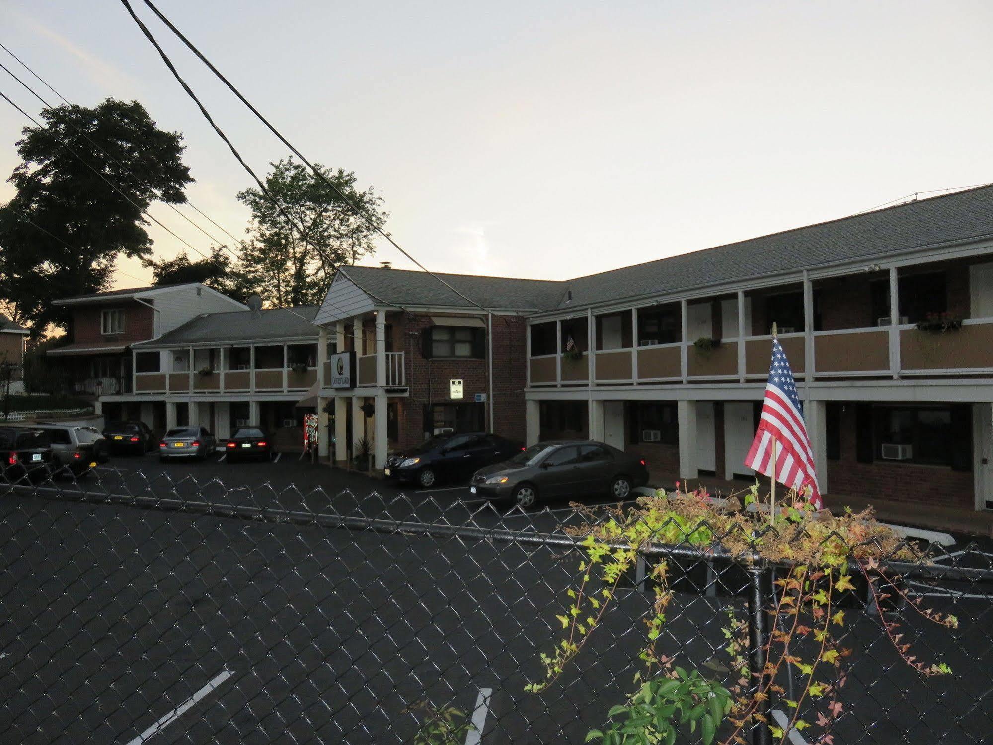Central Motel Courtyard Уайт Плейнс Екстериор снимка
