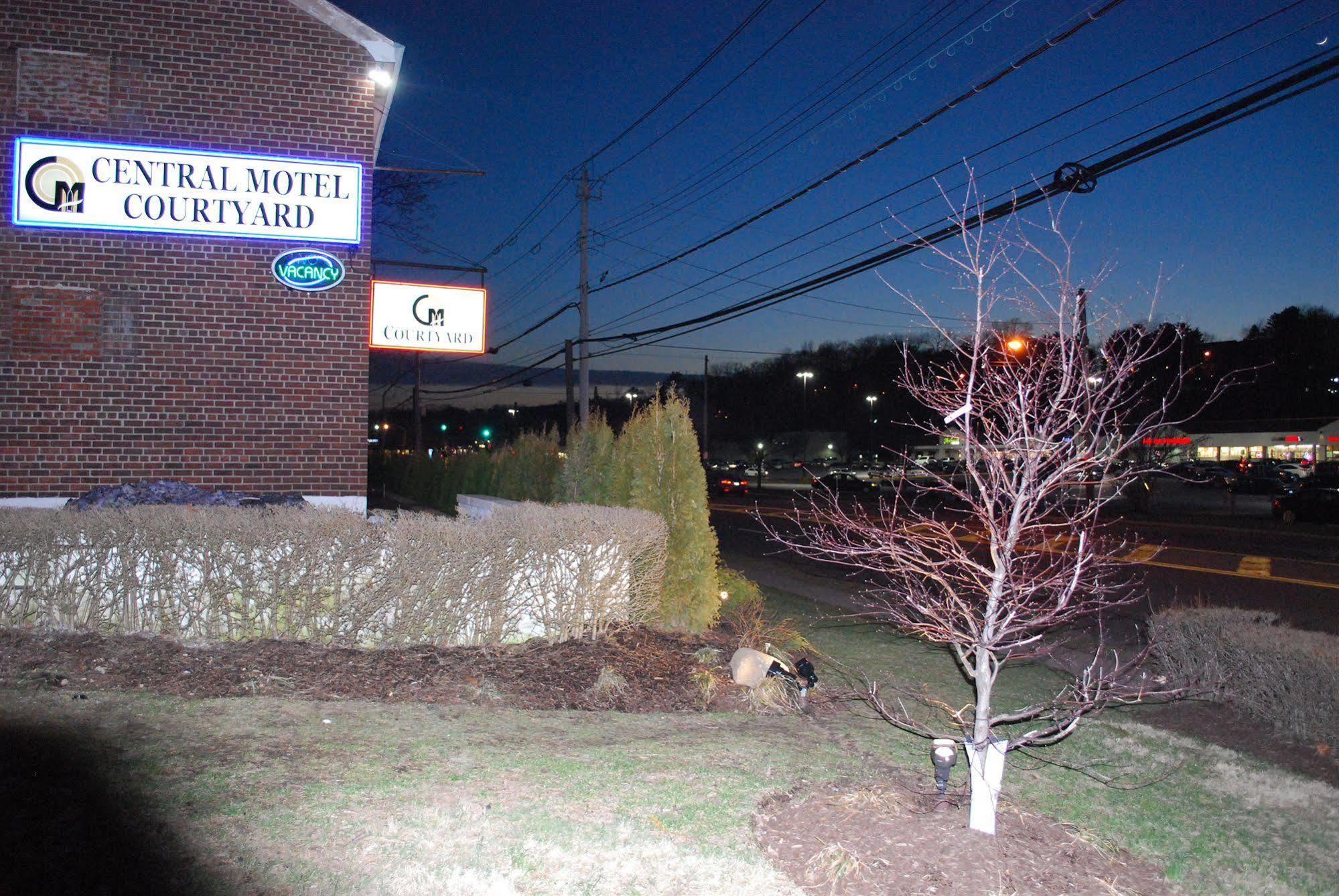 Central Motel Courtyard Уайт Плейнс Екстериор снимка