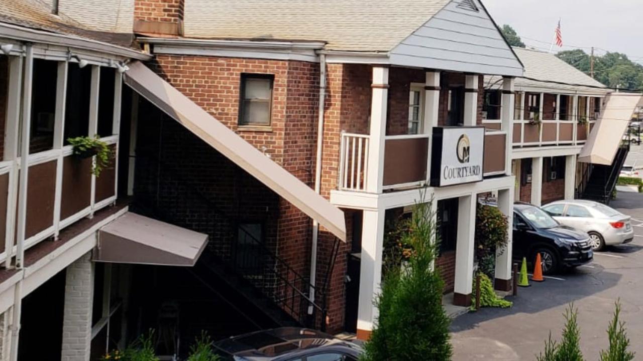 Central Motel Courtyard Уайт Плейнс Екстериор снимка